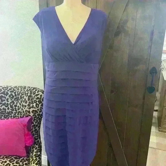 American Living Size 16 v-cross over neck very nice slimming cut. - Picture 6 of 9